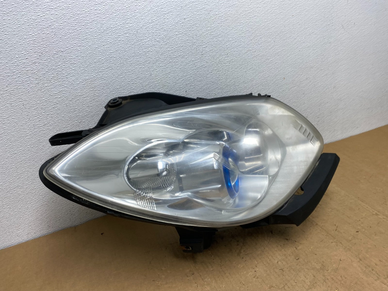 2008-2012 Buick Enclave Right Passenger Headlight Xenon Hid Two Ballast AD13282