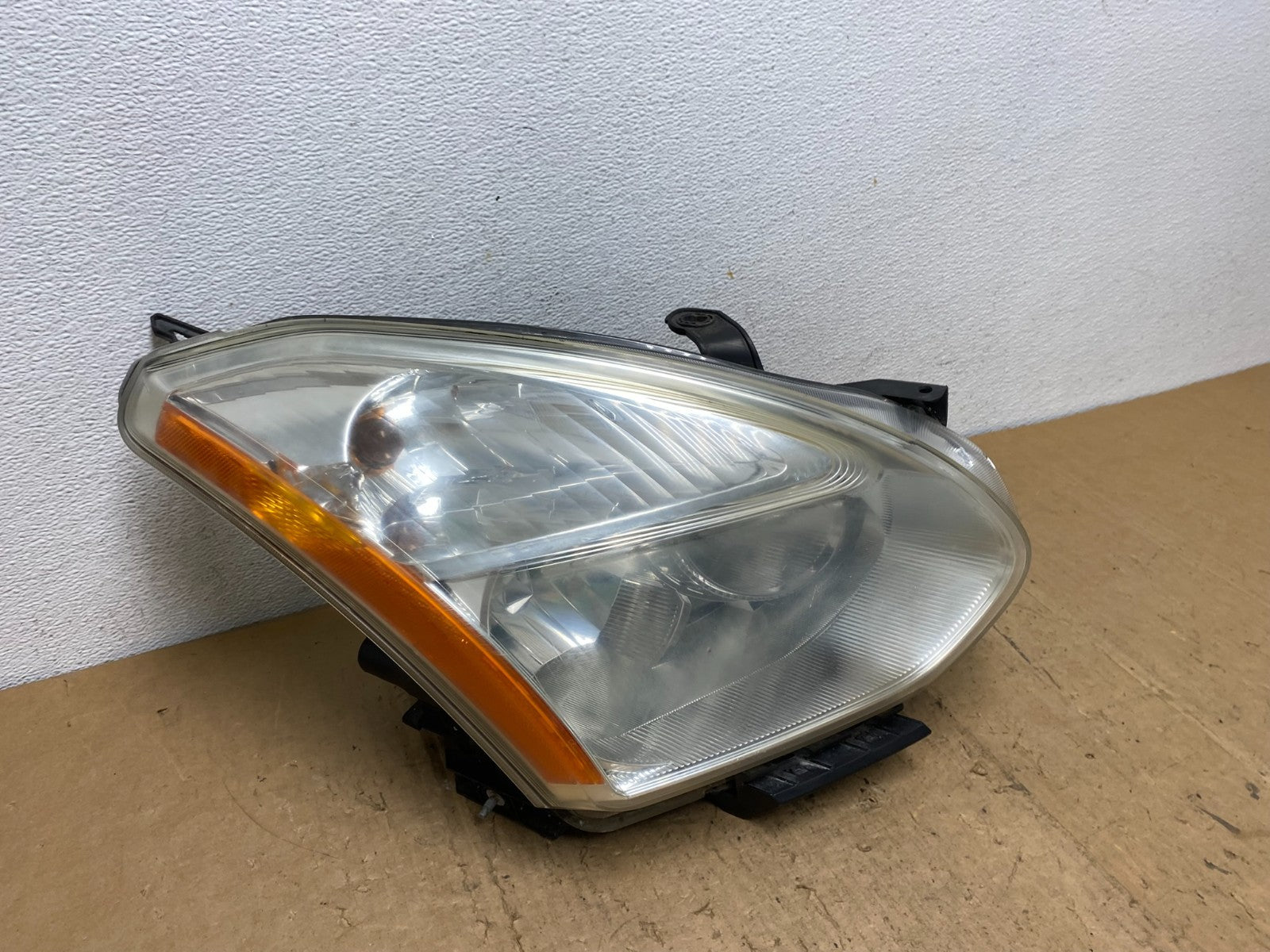 2009-2013 Nissan Rogue Right Passenger Xenon HID Headlight AD0701 DW2