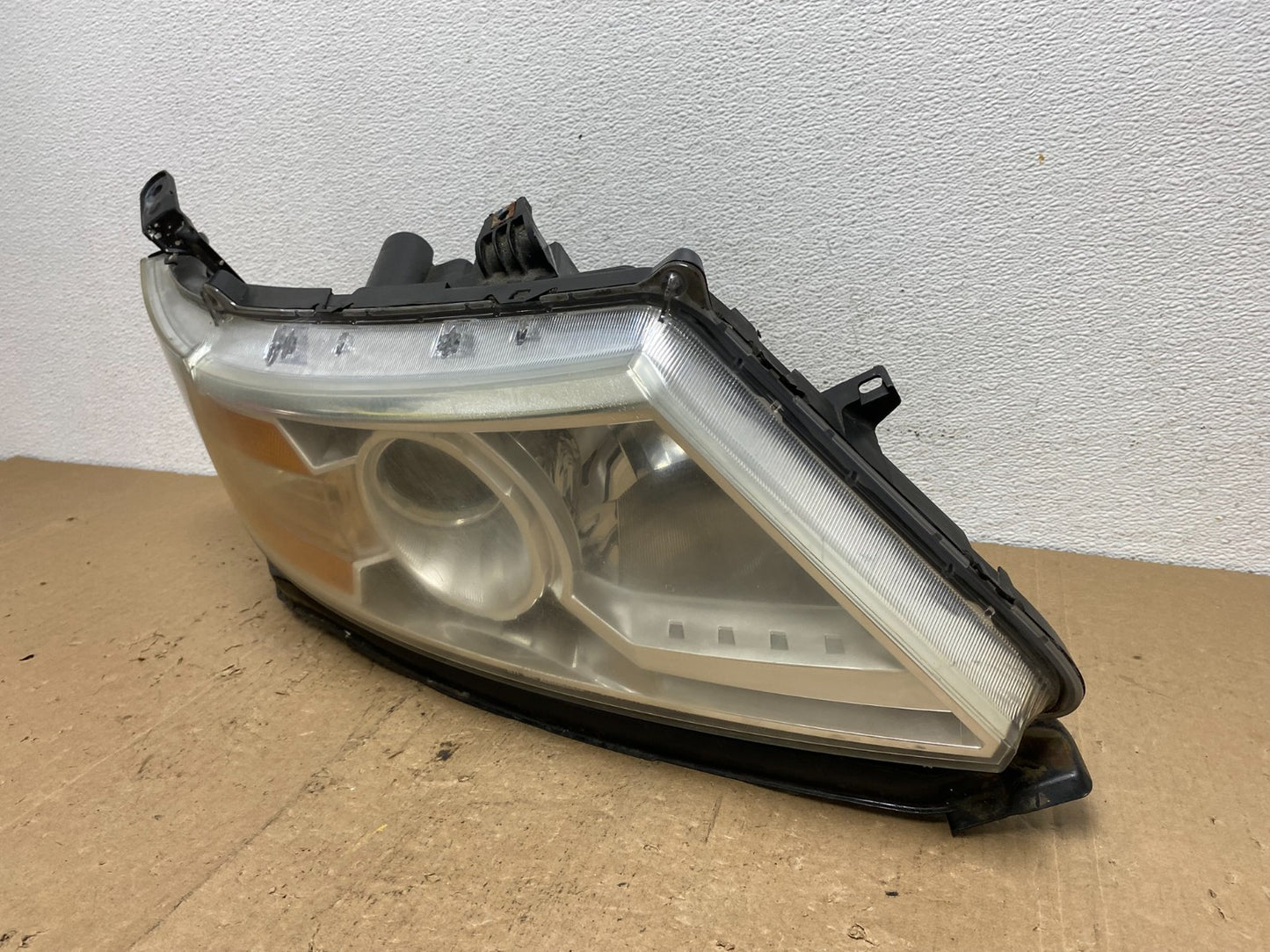2011 to 2013 Honda Odyssey Front Right Passenger Headlight Halogen AC6051 DW1