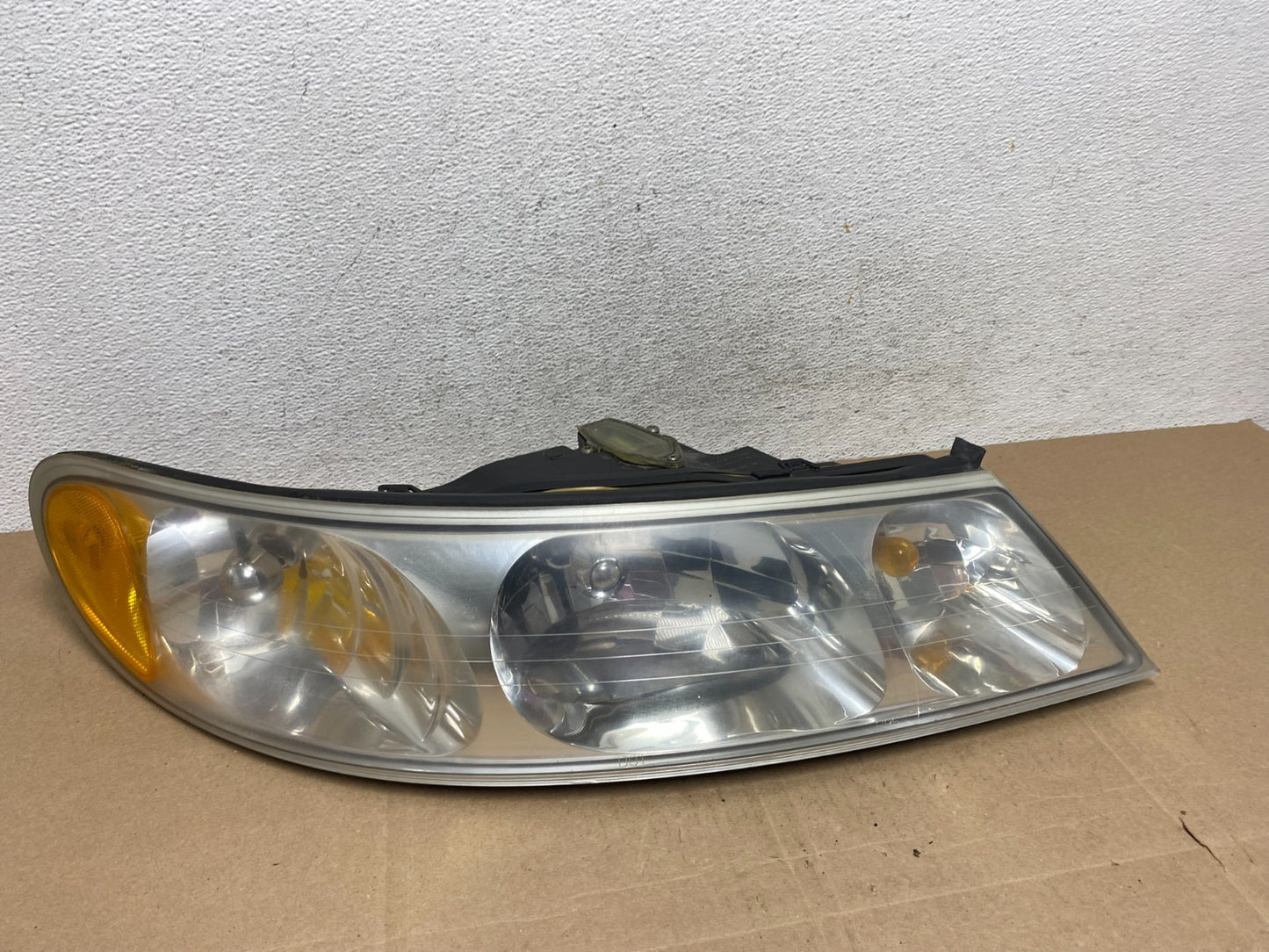 1999 to 2002 Lincoln Continental Right Passenger Rh Side Headlight AE4909 DW0