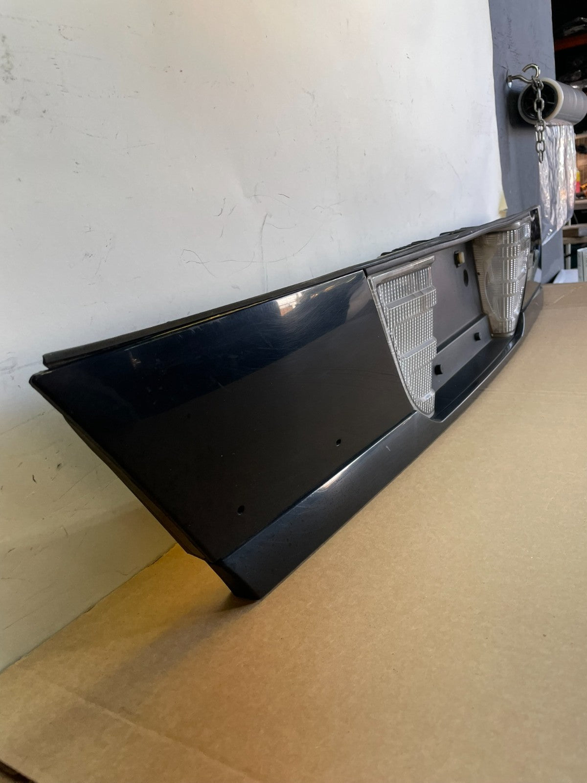 1998 - 2011 Ford Crown Victoria Trunk Rear Garnish License Plate Panel ag7564 DG2