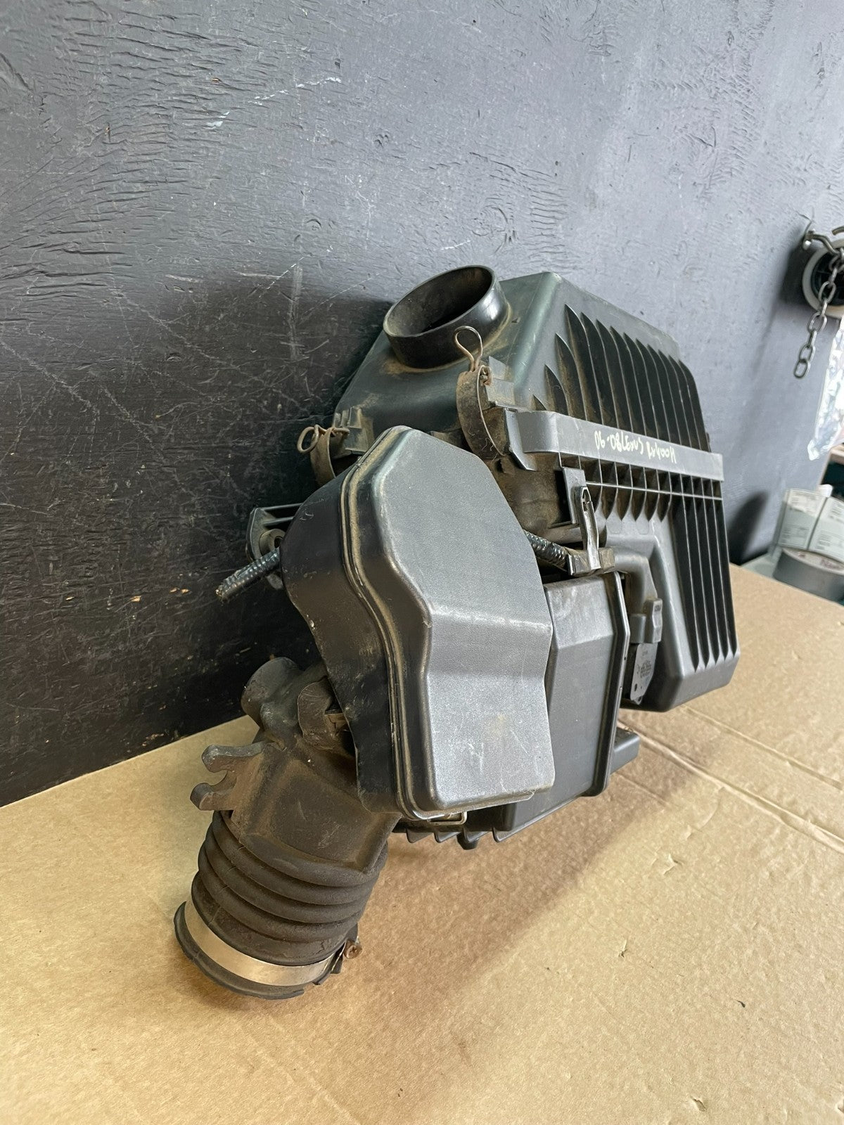 2006 - 2008 Lexus 400h Air Intake Resoantor Box AF5328 DG2