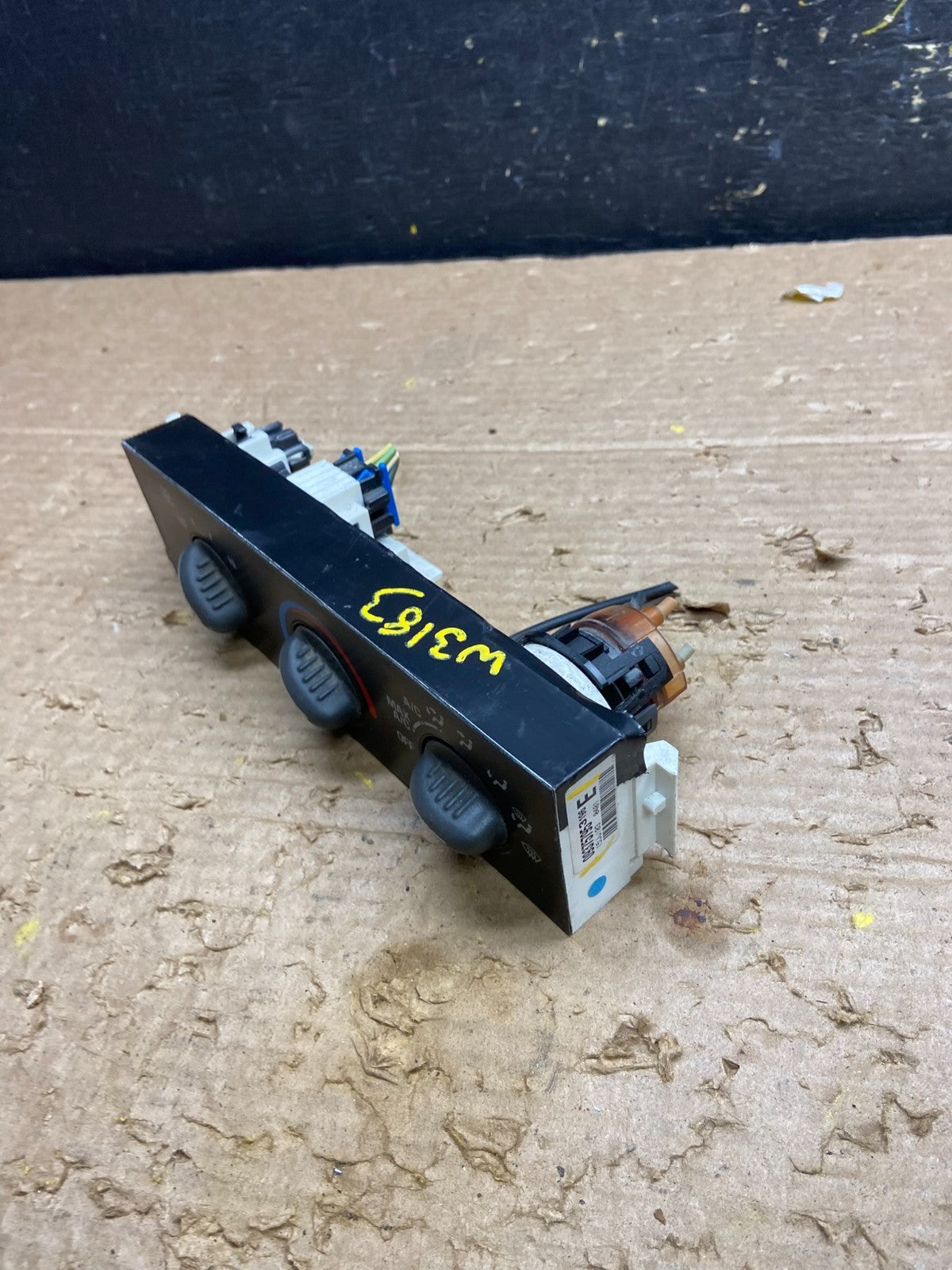 2001 - 2007 GMC Chevrolet Express 1500 AC Climate Control A/C W3183 DG2