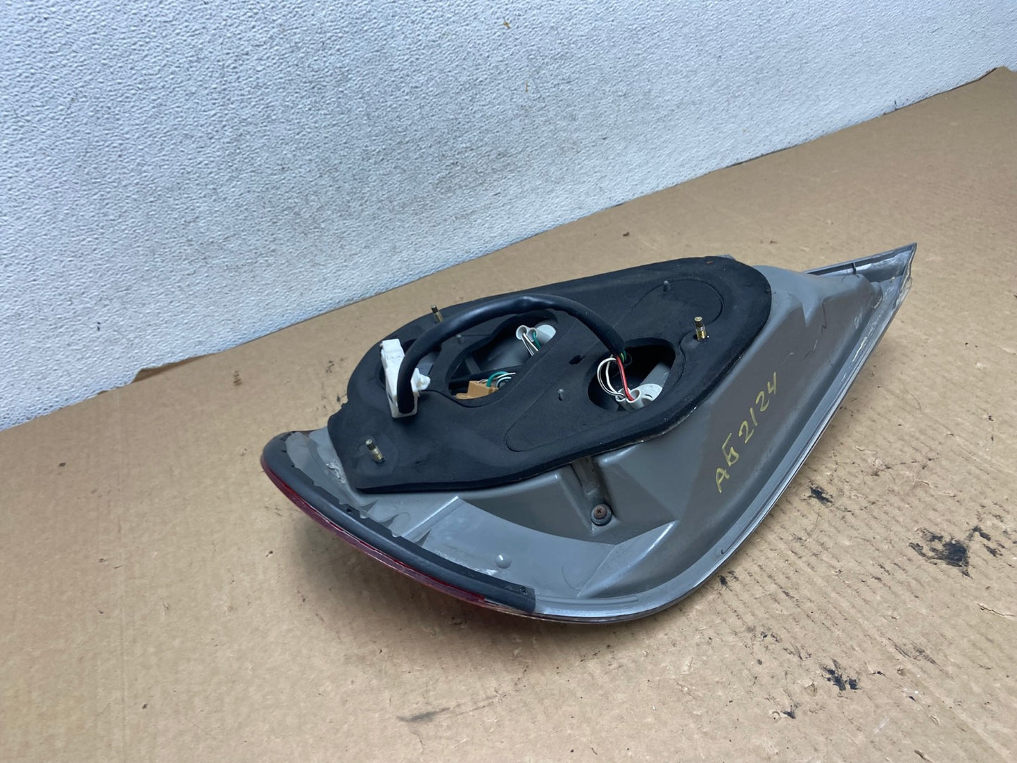 2005 to 2006 Toyota Camry Tail Light Right Passenger Side AG2124 LK4