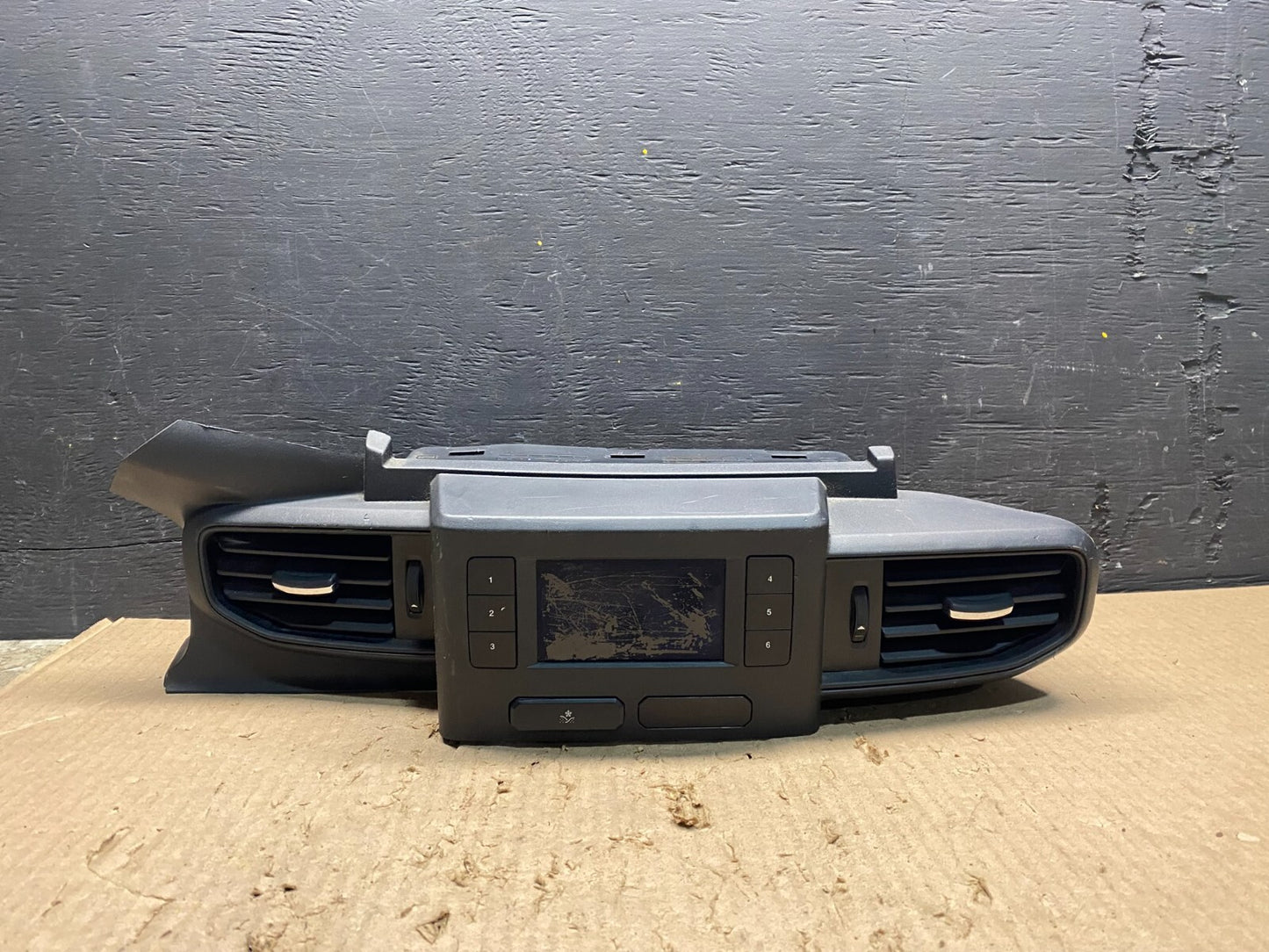 2020 to 2023 Ford Explorer Console Radio Display Screen Air Vents F9071 DG10