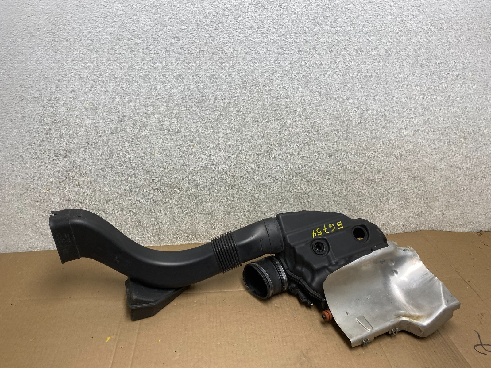 2011-2016 BMW F10 550 Left Driver Side Engine Air Cleaner Filter Bow G67544