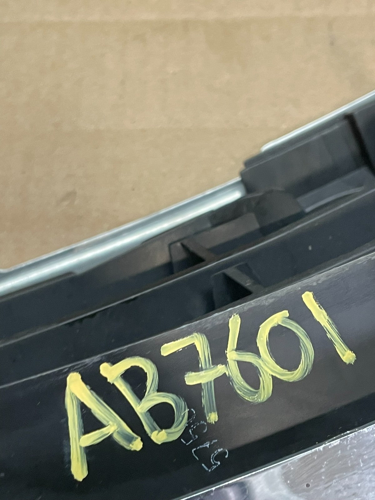 1999 Mazda 626 Front Upper Grill Grille Oem AB7601 DG9