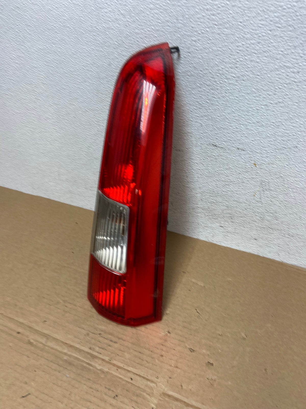 2001-2004 Volvo XC70 V70 Right Passenger RH Side Tail Light Upper AD3842 LK1
