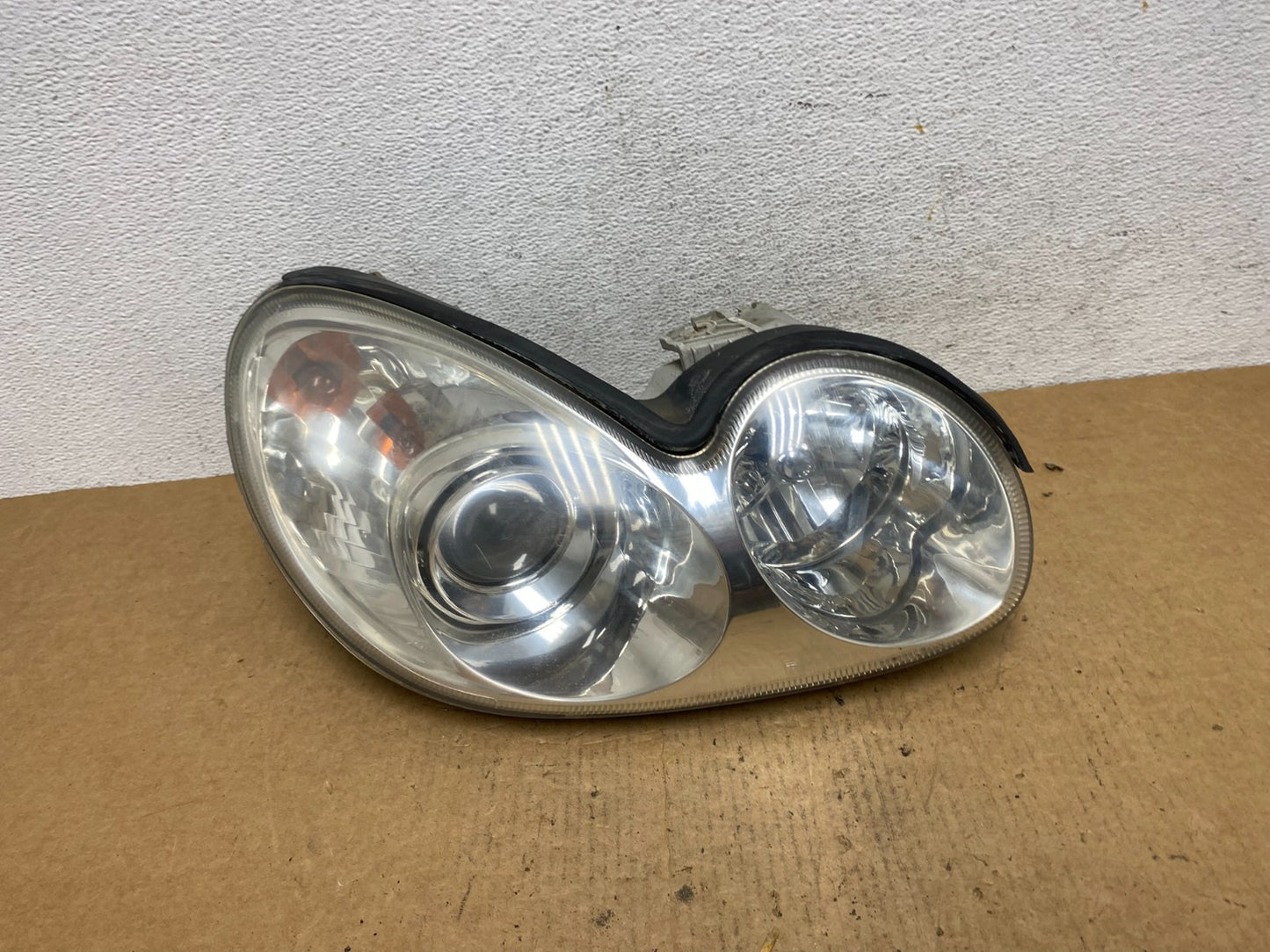 2002-2005 Hyundai Sonata Right Passenger Headlight Halogen AD4670 DW0