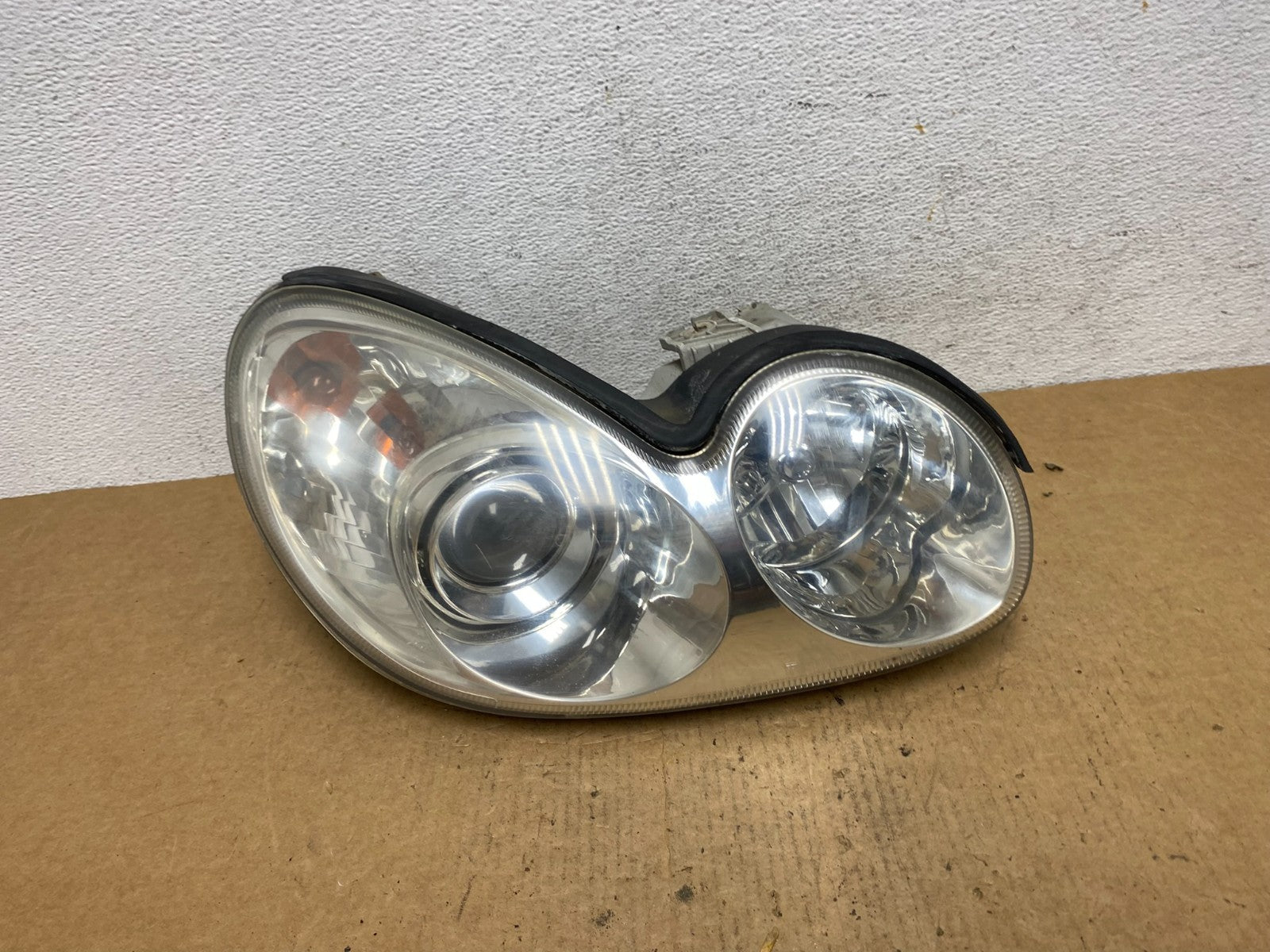 2002-2005 Hyundai Sonata Right Passenger Headlight Halogen AD4670 DW0