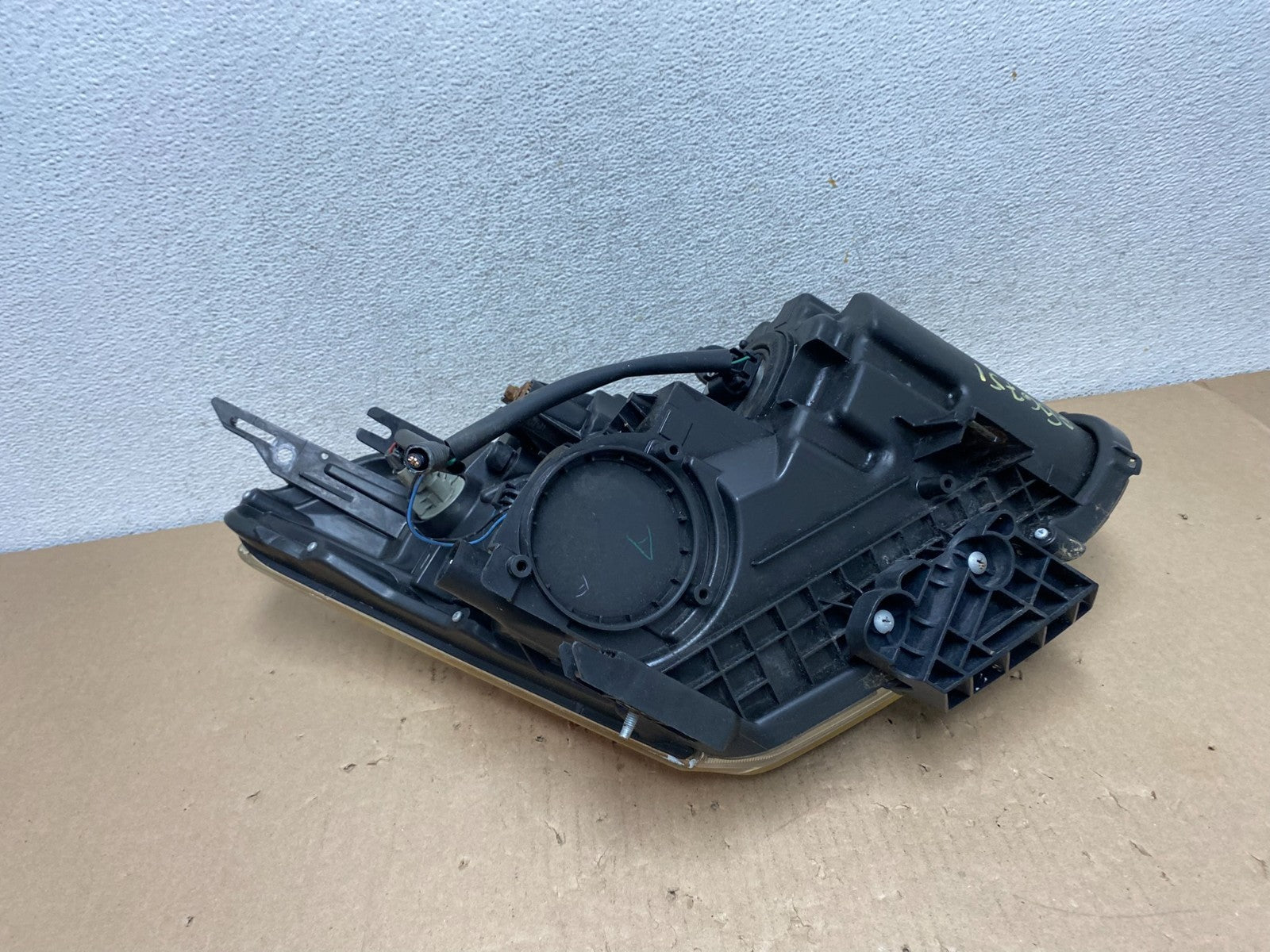2008 to 2013 Nissan Rogue Left Driver LH Halogen Headlight AG6751 DW7