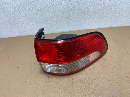 2001 2002 2003 Toyota Sienna Right Passenger Rh Side Tail Light AC5934 LK0