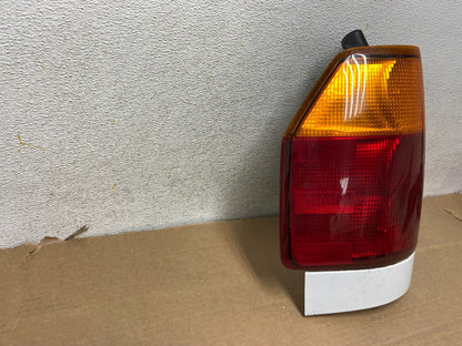 2002 to 2009 Gmc Envoy Left Driver Lh Side Tail Light AH3092 DW1