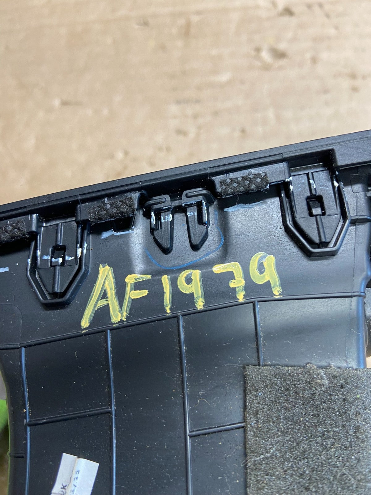 2016 - 2018 Kia Sorento Center Console Radio Air Vent Bezel Trim af1979 DG6