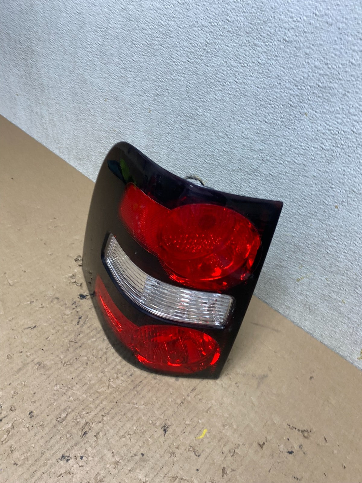 2006 to 2010 Ford Explorer Left Driver Lh Side Tail light OEM R8339 DW1