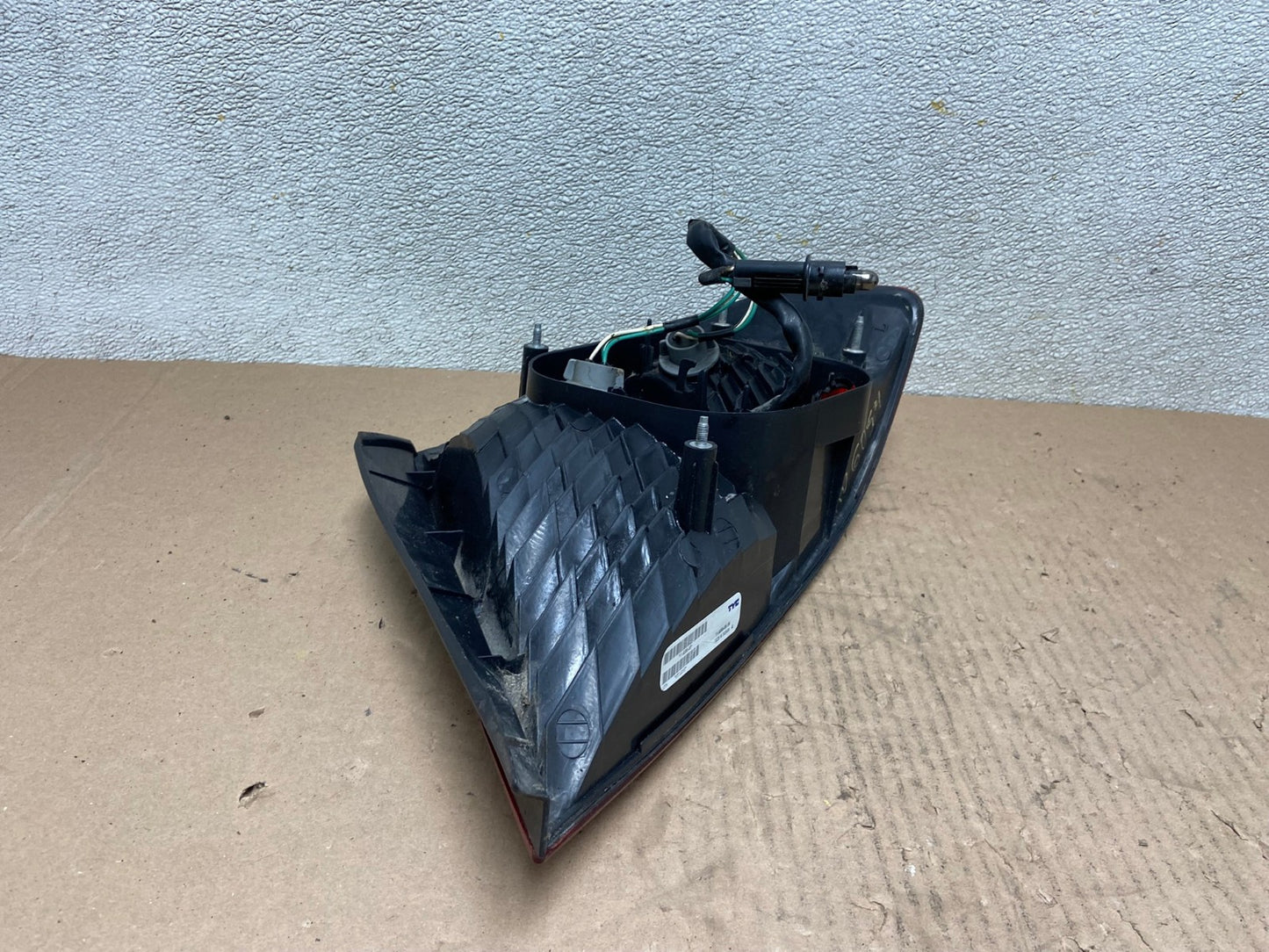 2000 2001 2002 Toyota Avalon Left Driver Side Tail Light AB6054 LK5