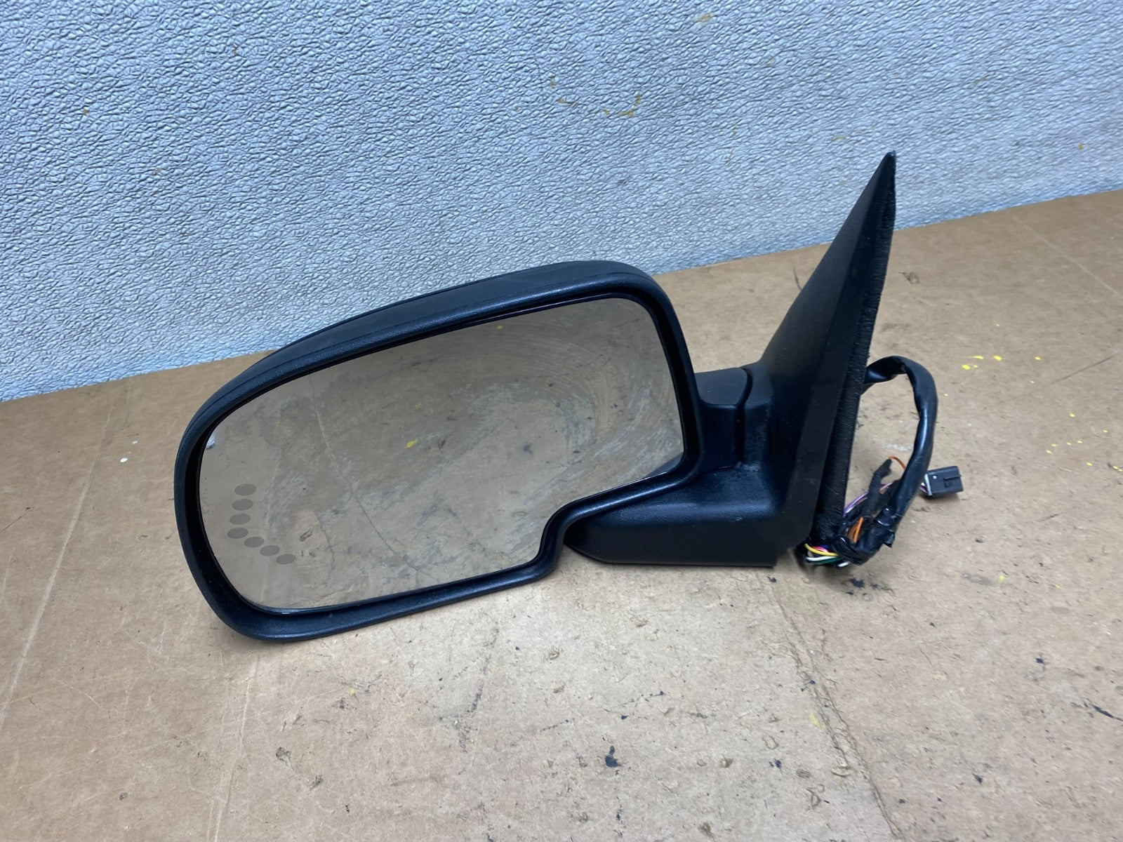1999-2006 Chevrolet Tahoe Suburban Left Driver LH Door Mirror OEM X6882 MS5