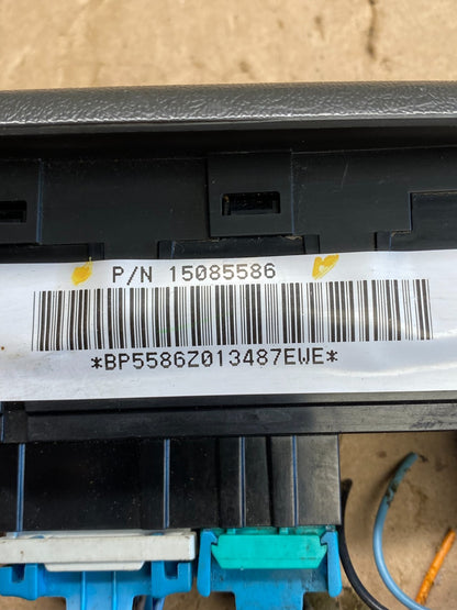 2002-2005 Chevrolet Trailblazer Left Driver Window Control Switch AJ1640 DG3