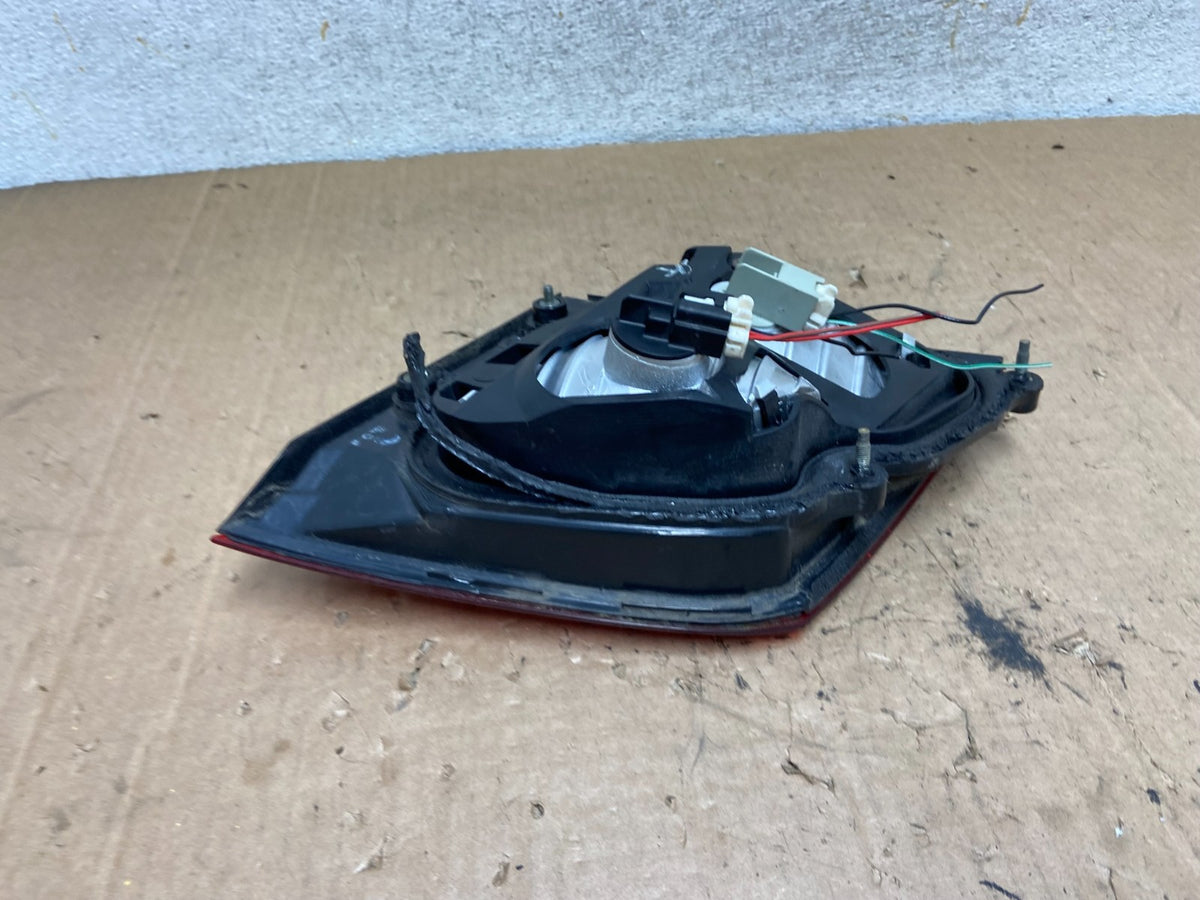 2002-2004 Infiniti i35 Inner Light Left Driver Side Tail Light AI9314 LK4