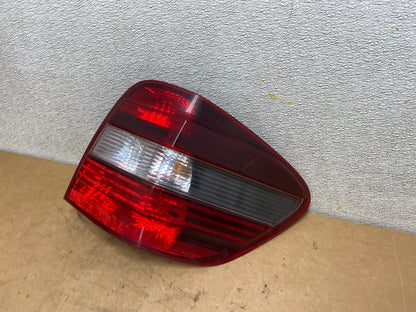 2009 to 2011 Mercedes ML350 ML-Class Right Passenger RH Tail Light X4792 DW1