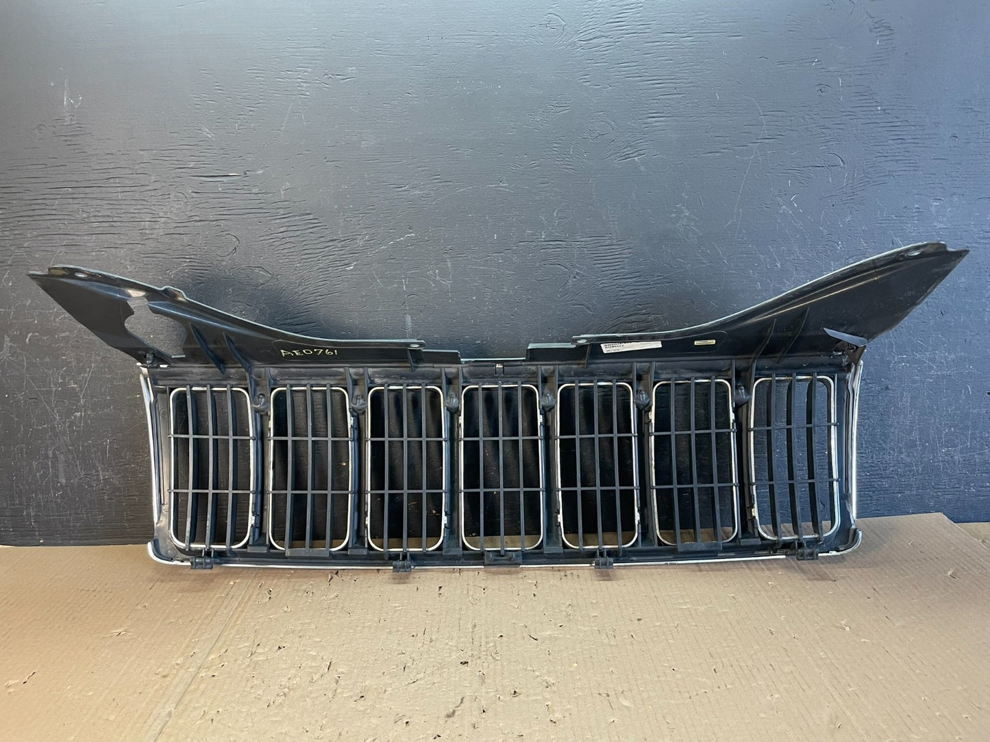 2005 to 2007 Jeep Grand Cherokee Front Upper Grill Grille Aftermarket AE0761 DG3