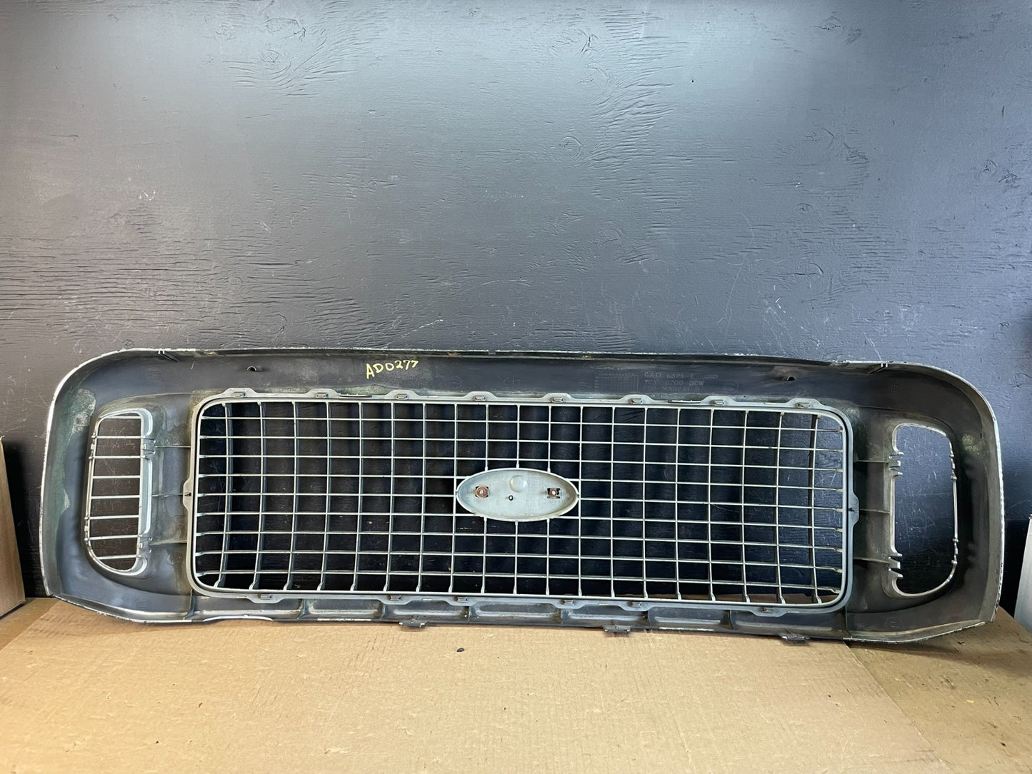 1999 to 2004 Ford F250 Super Duty Front Upper Grill Grille AD0277 DG3