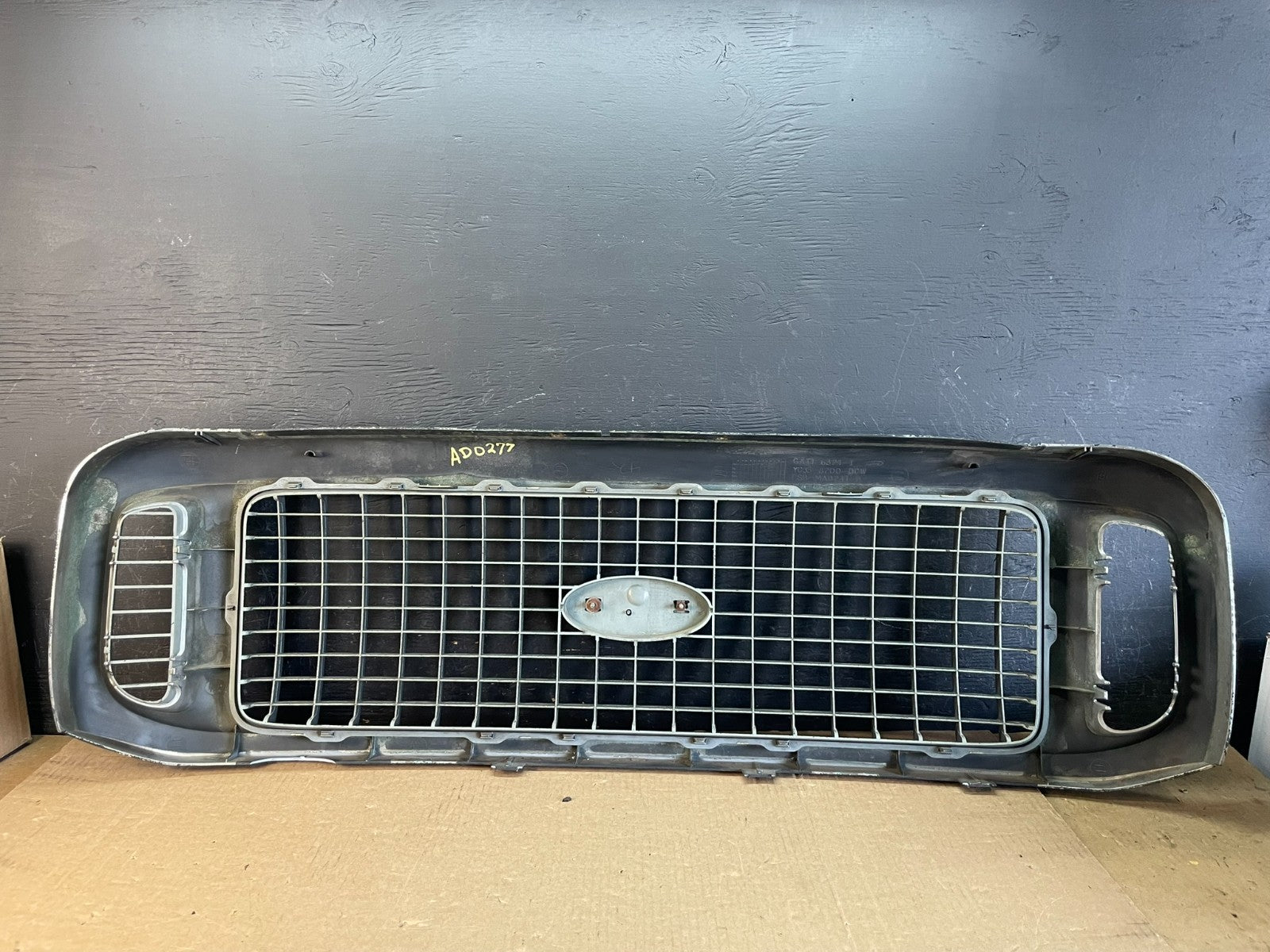 1999 to 2004 Ford F250 Super Duty Front Upper Grill Grille AD0277 DG3