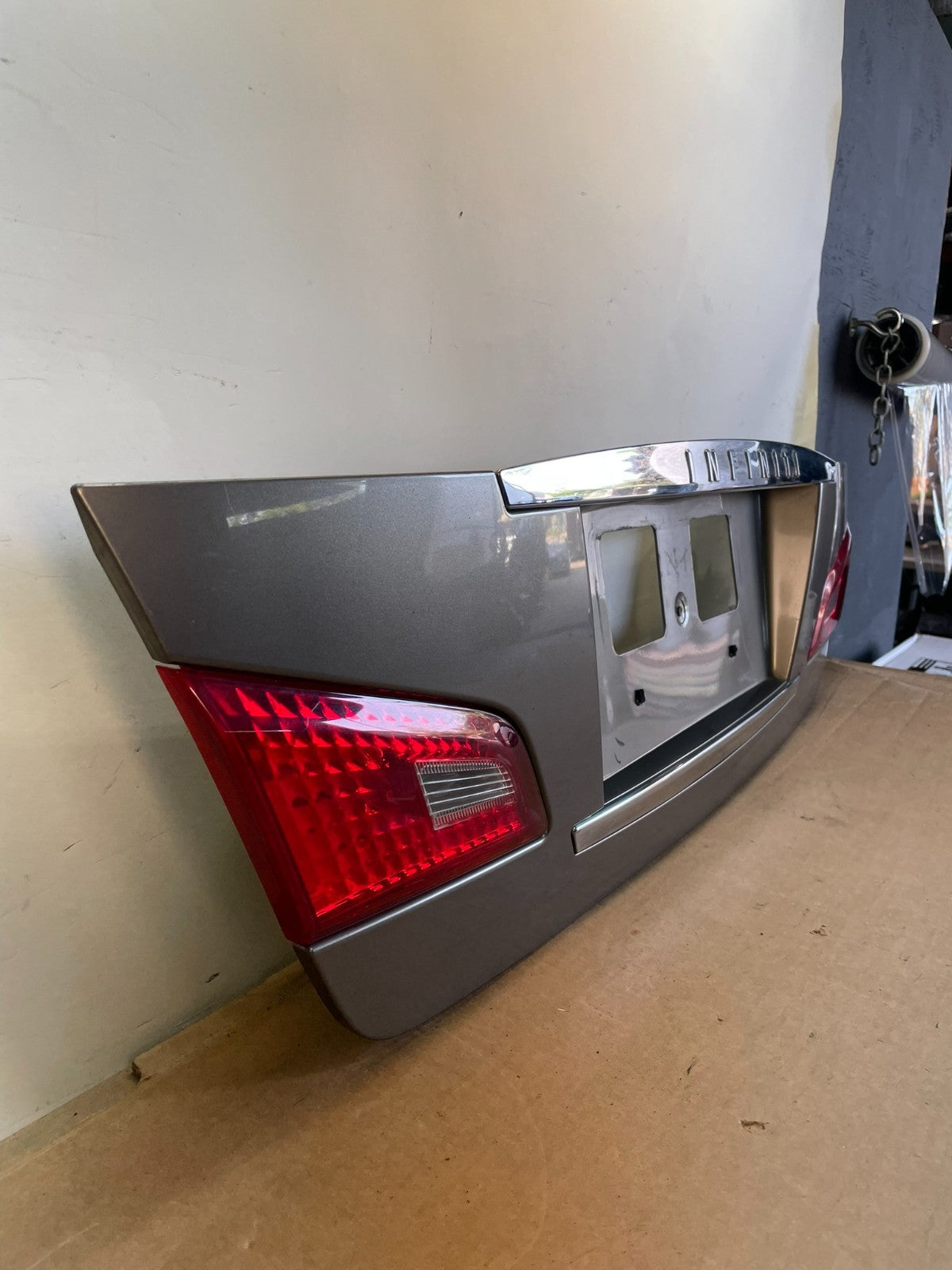 2008 2009 2010 Infiniti M35 M45 Rear Trunk Panel Trim Molding AG0934 DG2