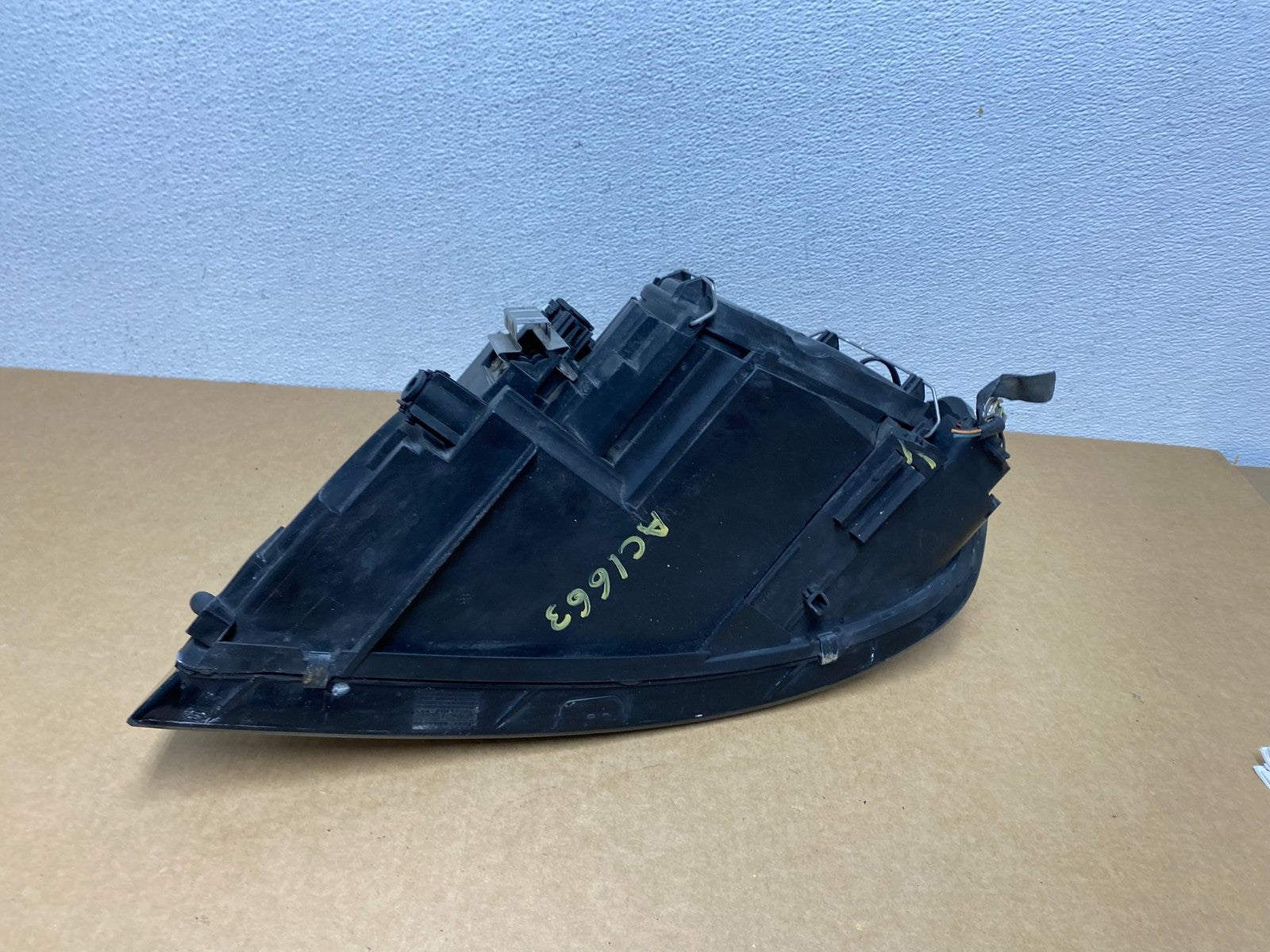 2007-2010 Volvo C70 Convertible Right Passenger RH Side Headlight AC1663 DG8