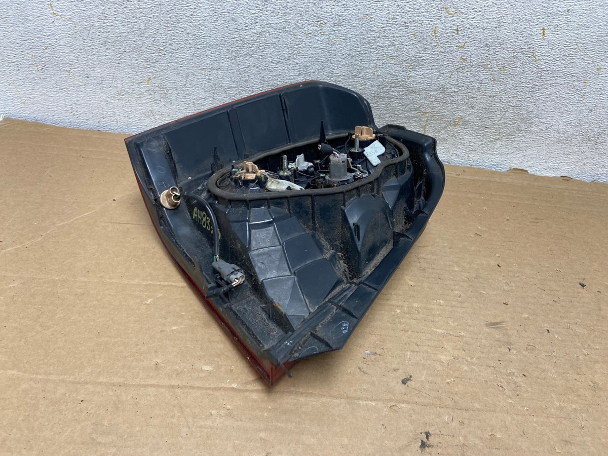 2004-2007 Toyota Highlander Right Passenger RH Side Tail Light AH8370 LK6