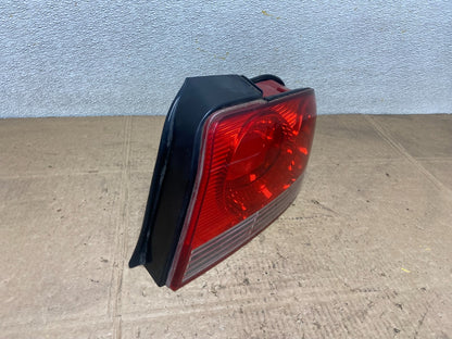 2002 - 2005 Hyundai Sonata Right Passenger RH Side Tail Light OEM Y6799 DW2