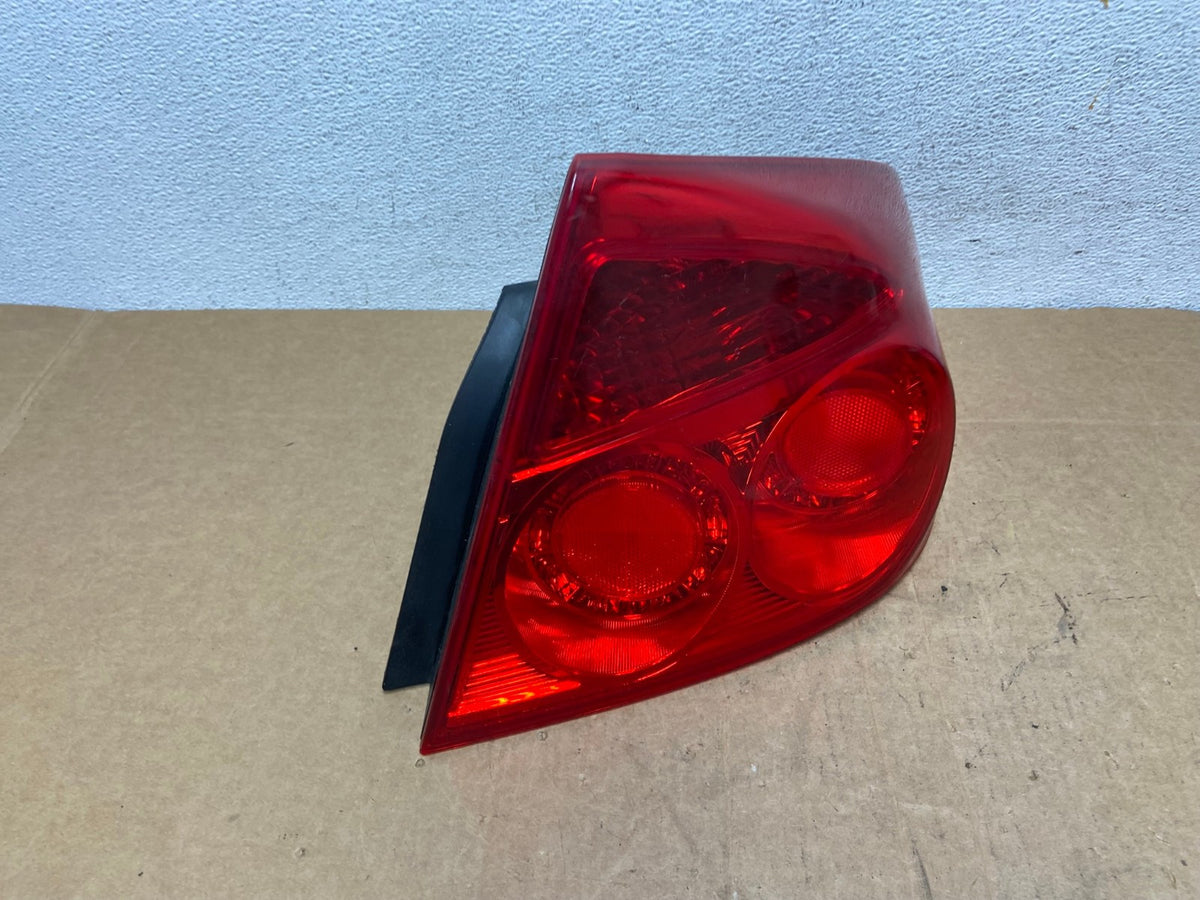 2005 to 2006 Infiniti G35 Right Passenger Side Tail Light AD6140 LK2