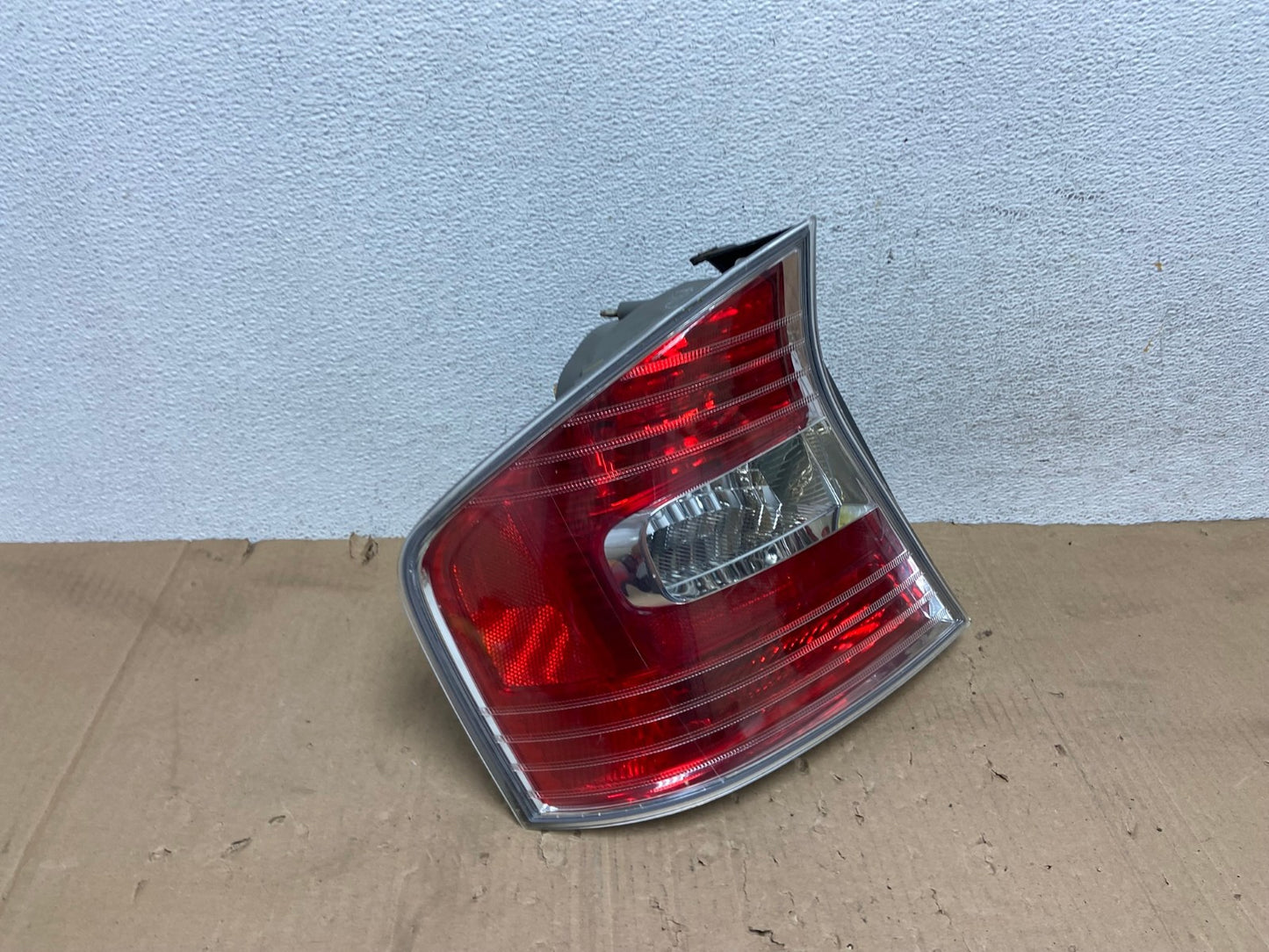 2005 to 2007 Subaru Legacy Outback Left Driver LH Tail Light AE9175 LK2