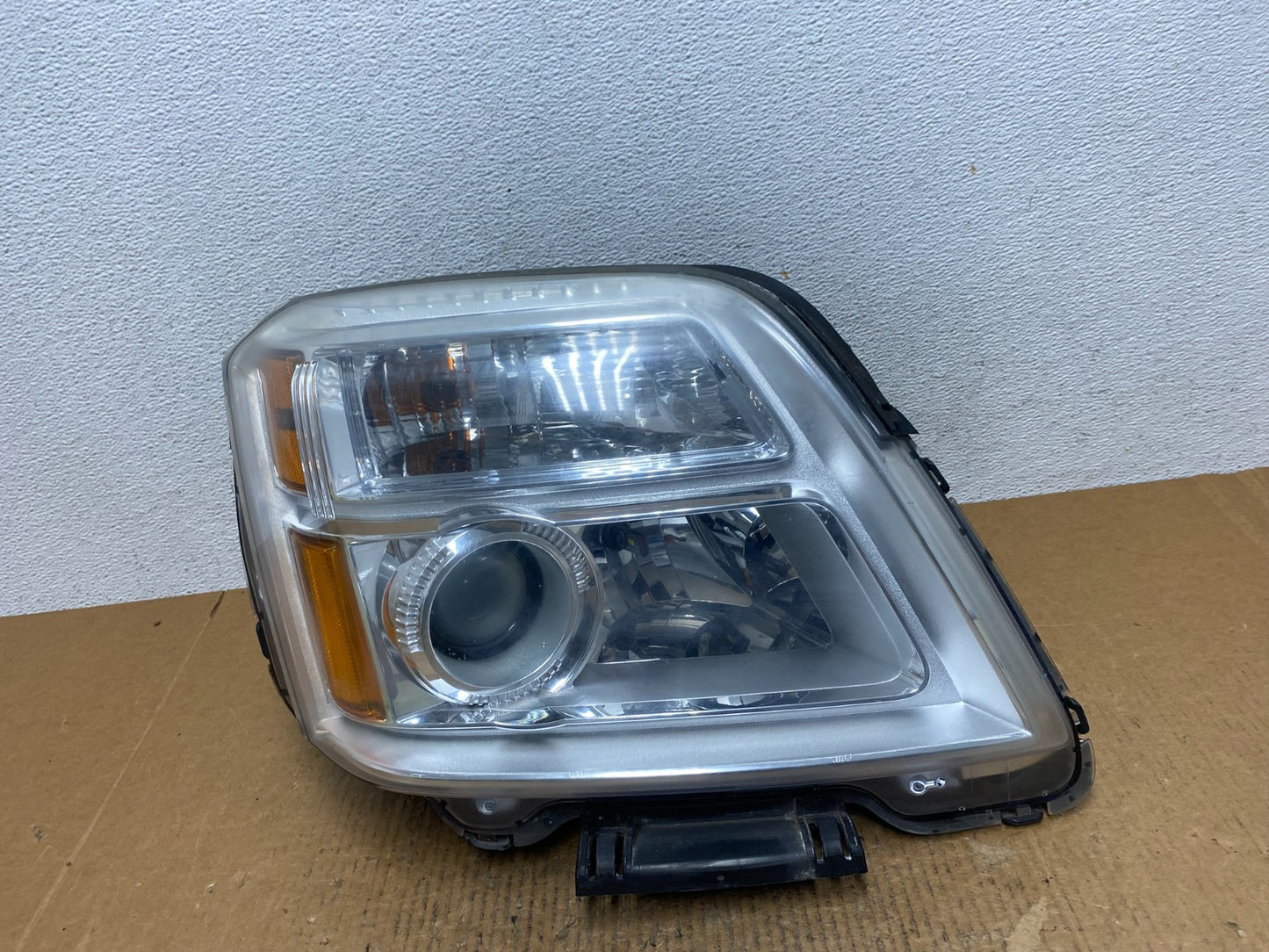 2010 to 2015 GMC Terrain Halogen Passenger Right Rh Side Headlight AE1429 DW0