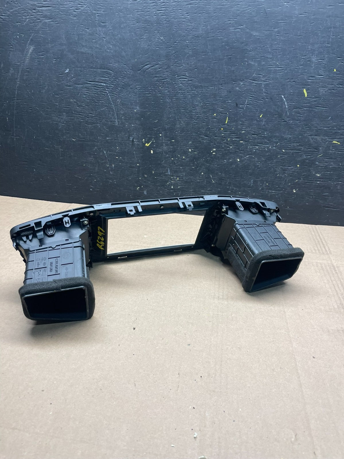 2017 to 2019 Hyundai Ioniq Center Console Radio Air Vent Bezel Trim R6293 DG4