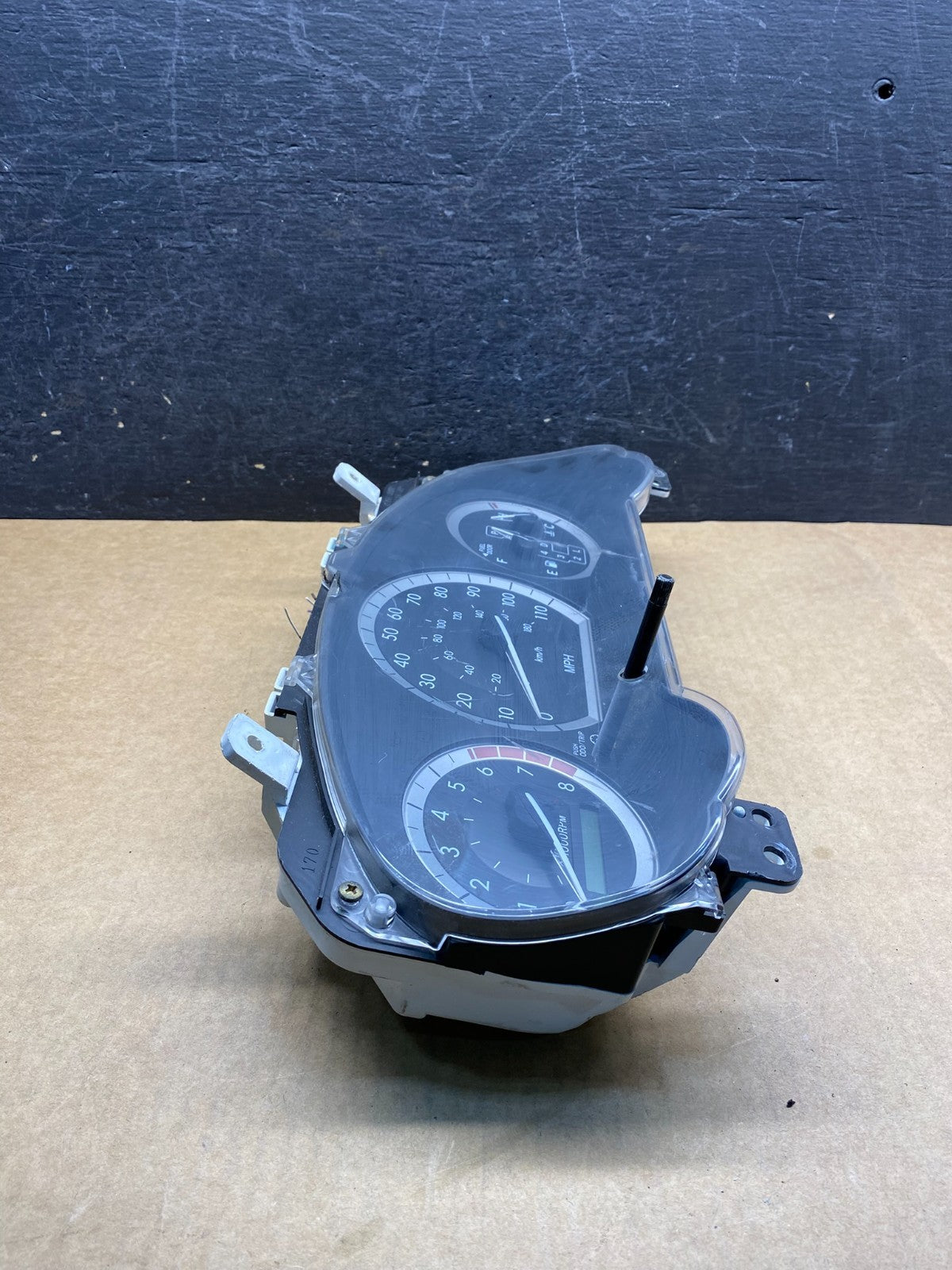 2004 2005 Toyota Sienna Speedometer Cluster Gauge AH7158 DG3