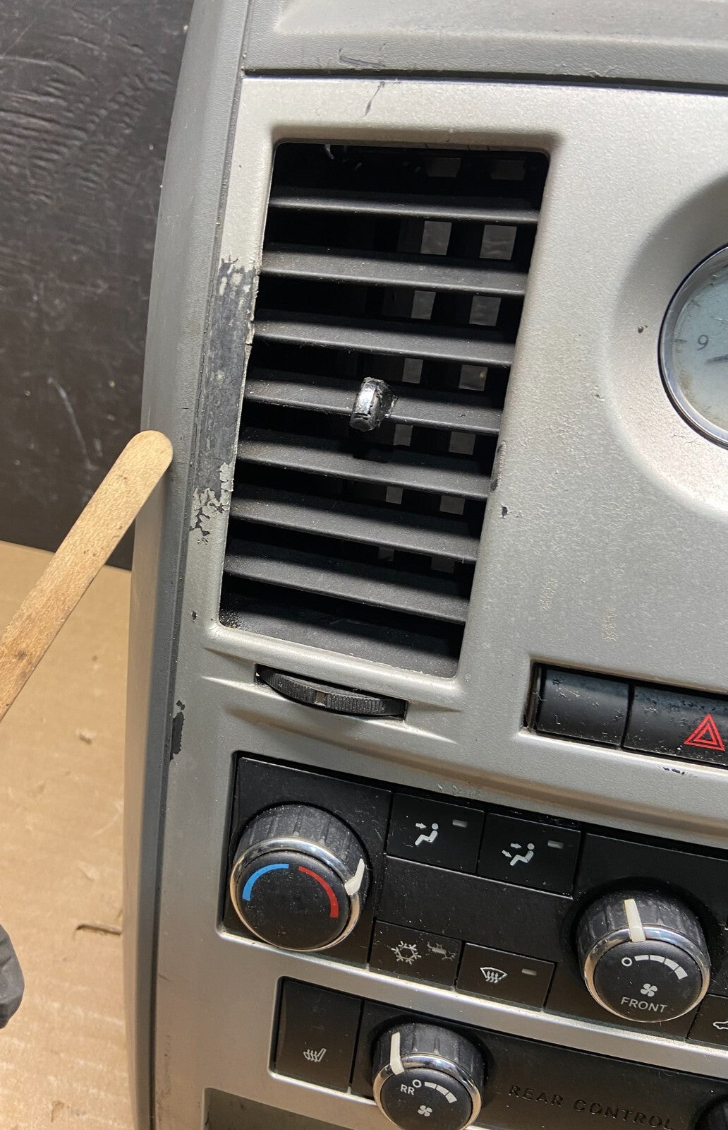 2008-2010 Chrysler Town Country Climate Control Panel Center Dash Trim L2015 DG3