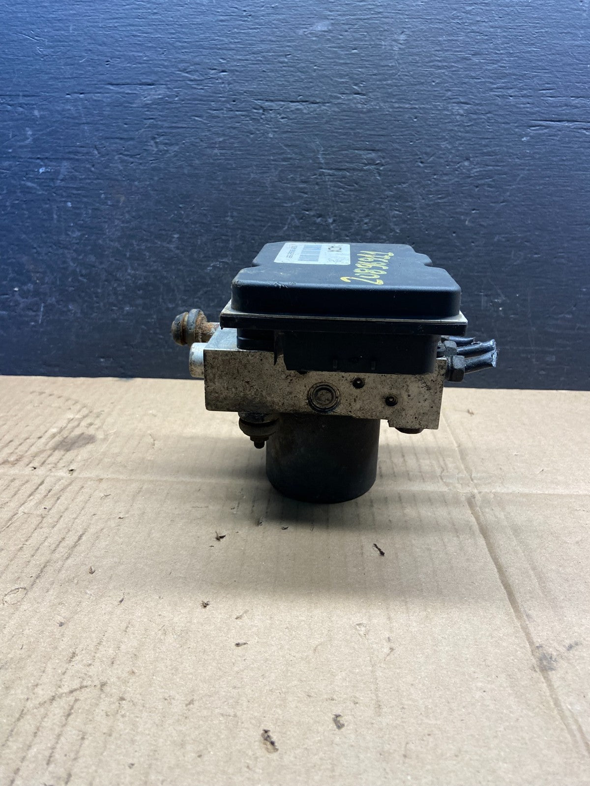 20896911 Chevrolet Tahoe 2011 ABS Anti-Lock Brake Pump Control Module AD1797 DG4