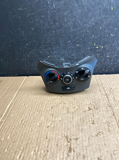 2015 to 2017 Hyundai Accent Center Heater A/C Climate Control Panel AF6430 DG0