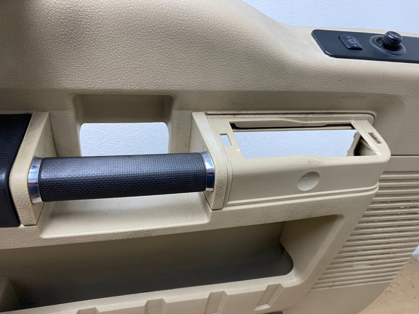 2008 to 2010 Ford F250 F350 Front Left Side Interior Door Panel AF4961 DW3