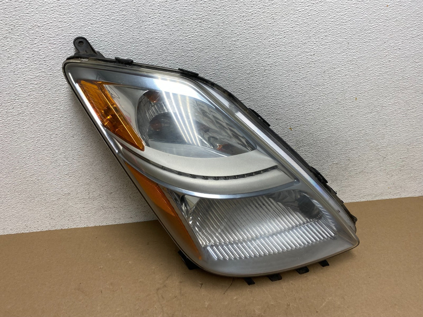 2006-2009 Toyota Prius Right Passenger Rh Side Headlight Halogen AE6693 DW0