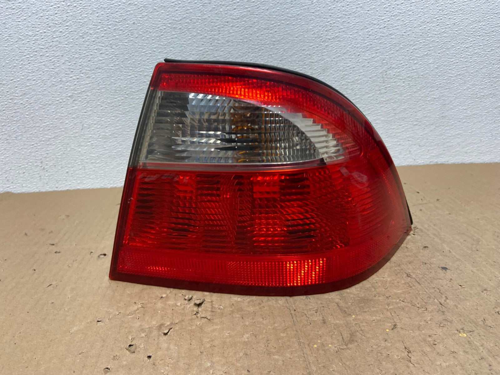 2002 to 2005 Saab 9-5 95 Right Passenger RH Side Tail Light AC0315 LK0