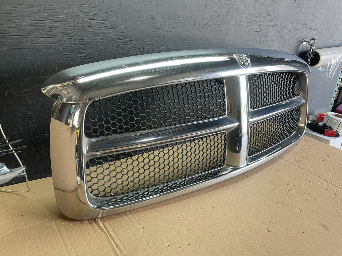 2002 2003 2004 2005 Dodge Ram 1500  Upper Front Grill Grille AF8477 DG2