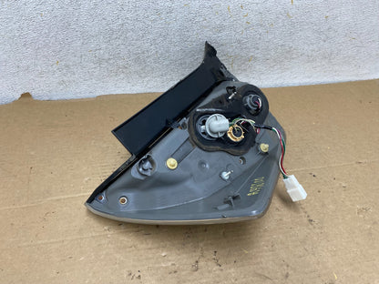 2010 2011 Toyota Prius Tail Light Right Passenger Side AH8100 DW5