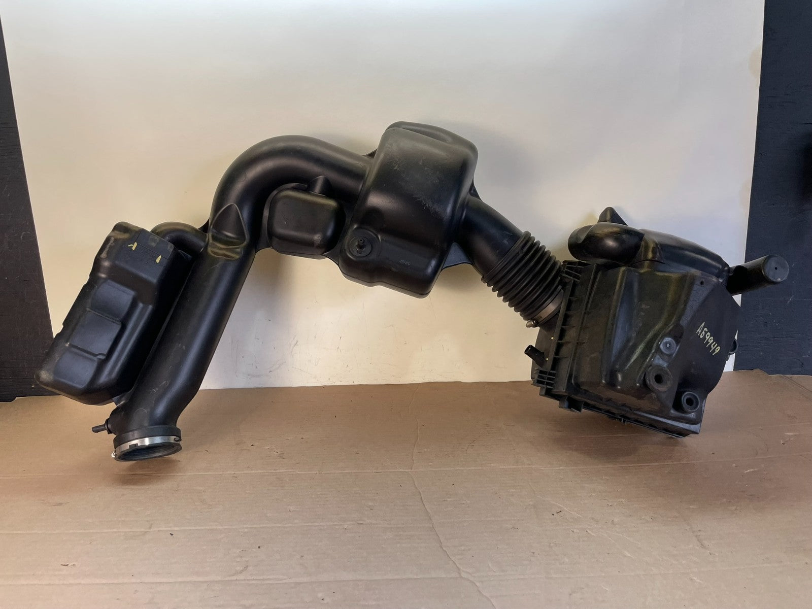 2011 - 2013 Dodge Durango 3.6L Resonator Air Intake Tube AG9949 DG4