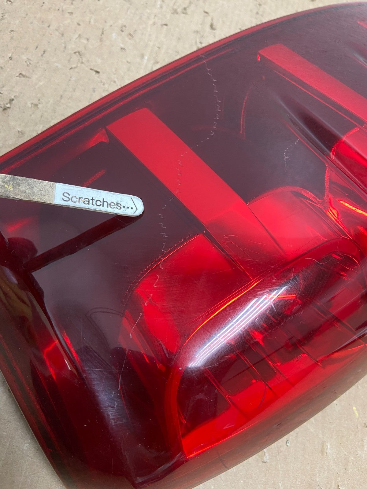 2007-2013 Chevrolet Avalanche Right Passenger RH Side Tail Light AD8252 DW3