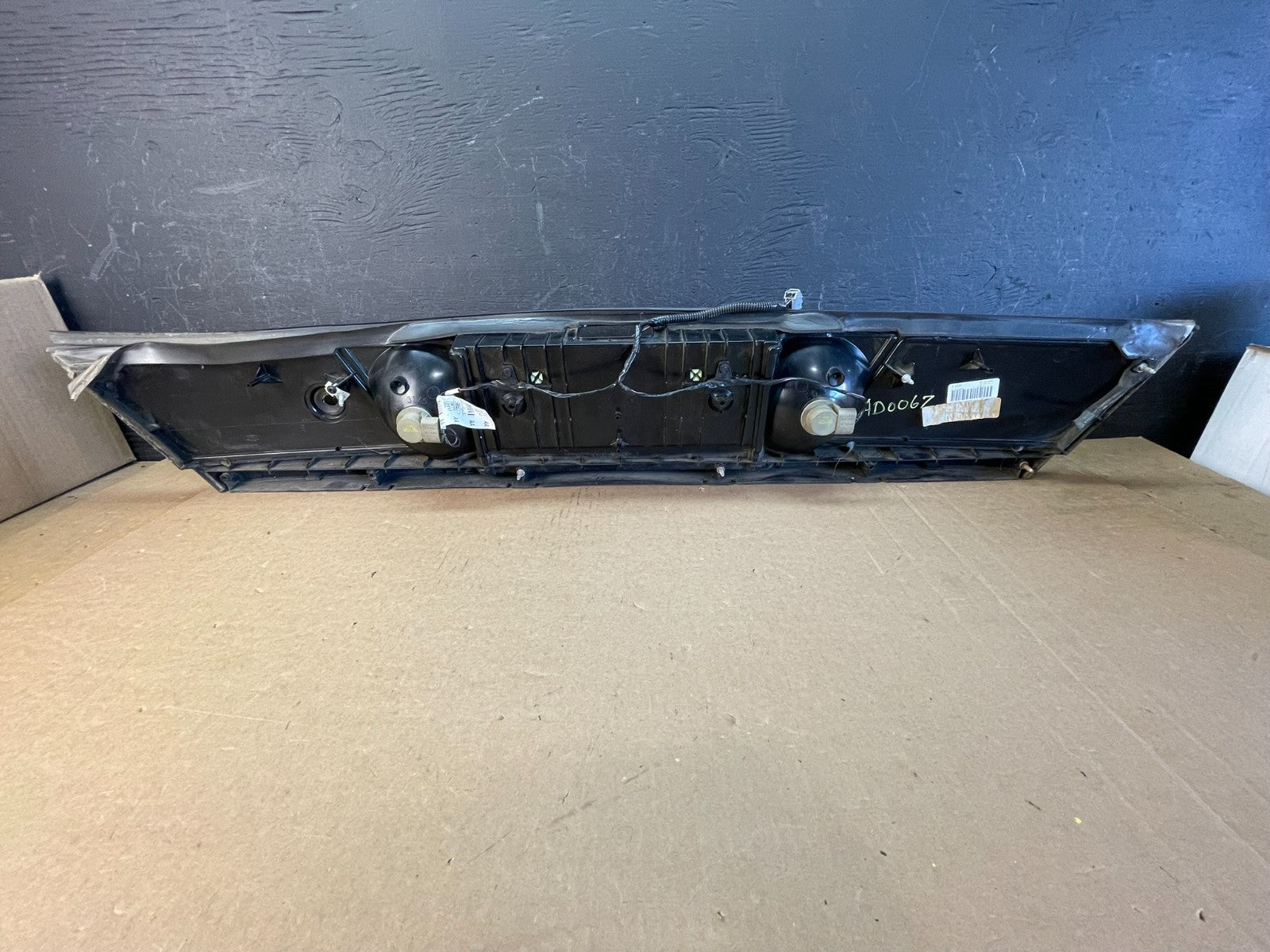 1998 - 2011 Ford Crown Victoria Trunk Rear Garnish License Plate Panel ad0067 DG5