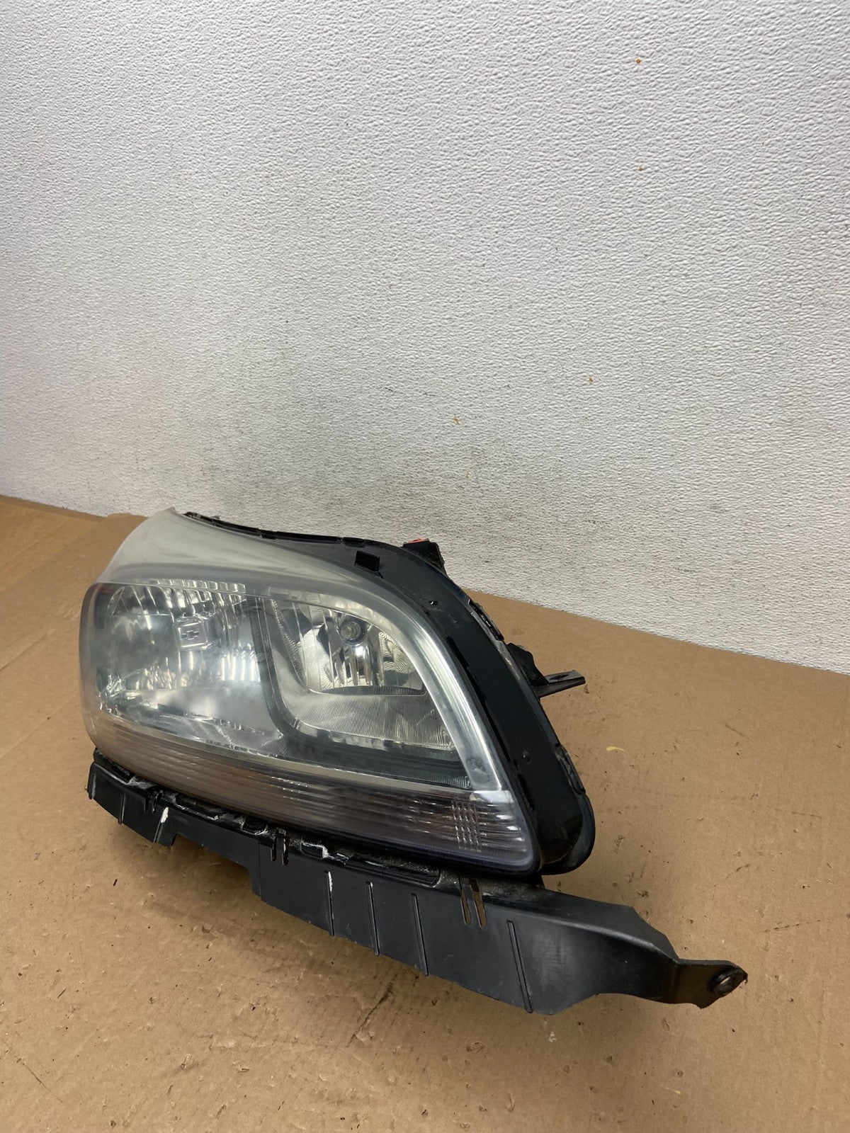 2013 - 2015 Chevrolet Malibu Right Passenger Halogen Headlight AD7744 DW1