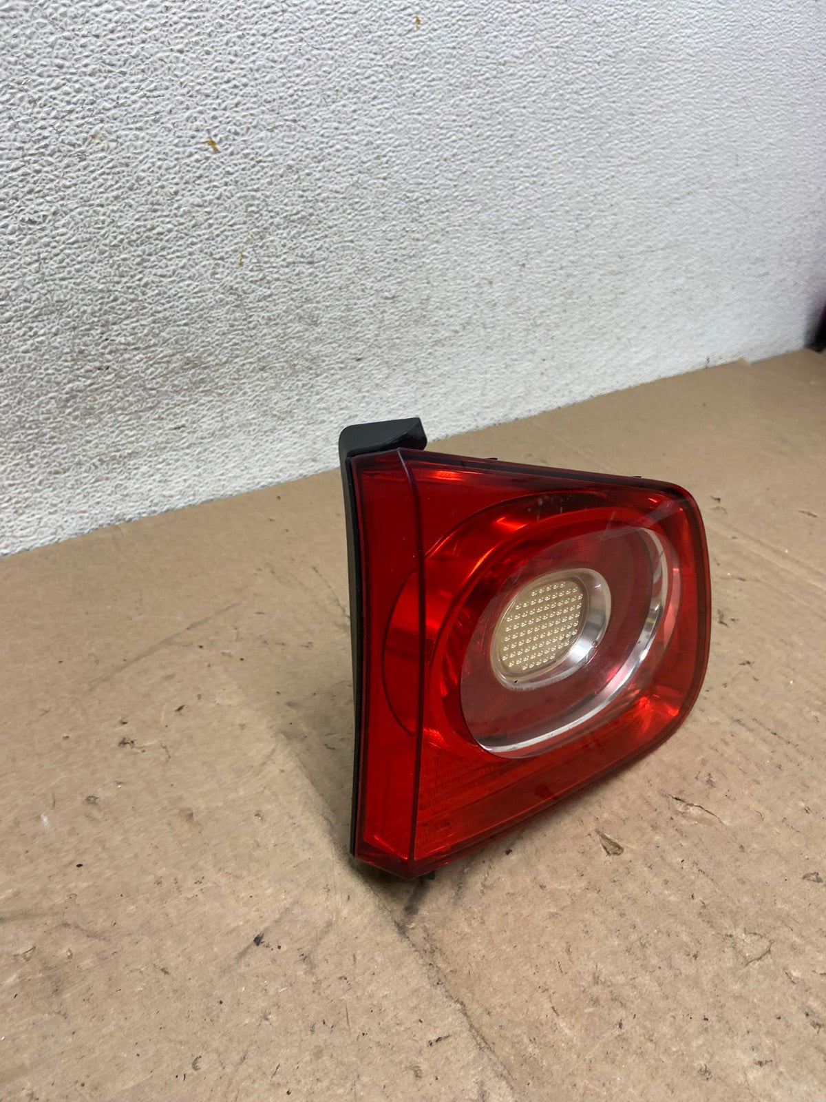 2009-2011 Volkswagen Tiguan Left Driver Side Inner Tail Light AG4840 LK2