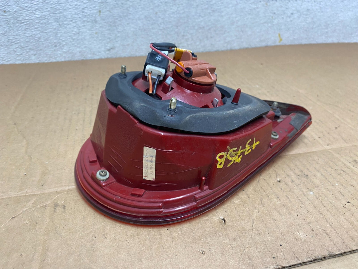 2004 2005 2006 Kia Amanti Right Passenger Side Tail Light Inner M0699 DW6